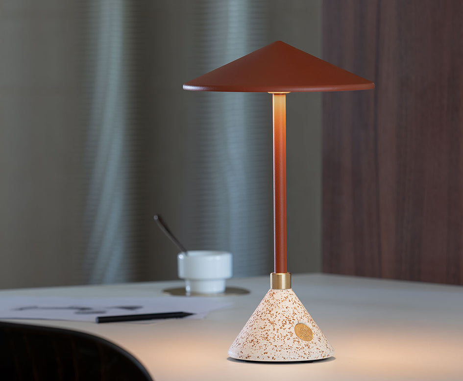 Pourquoi une petite lampe de bureau LED pour télétravail change votre confort au quotidien ?