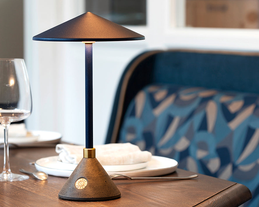 L’art d’éclairer sans contrainte : la baladeuse LED sans fil pour un coin lecture parfait