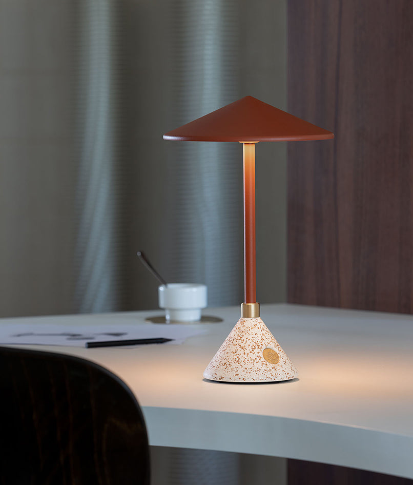 Pourquoi une petite lampe de bureau LED pour télétravail change votre confort quotidien ?