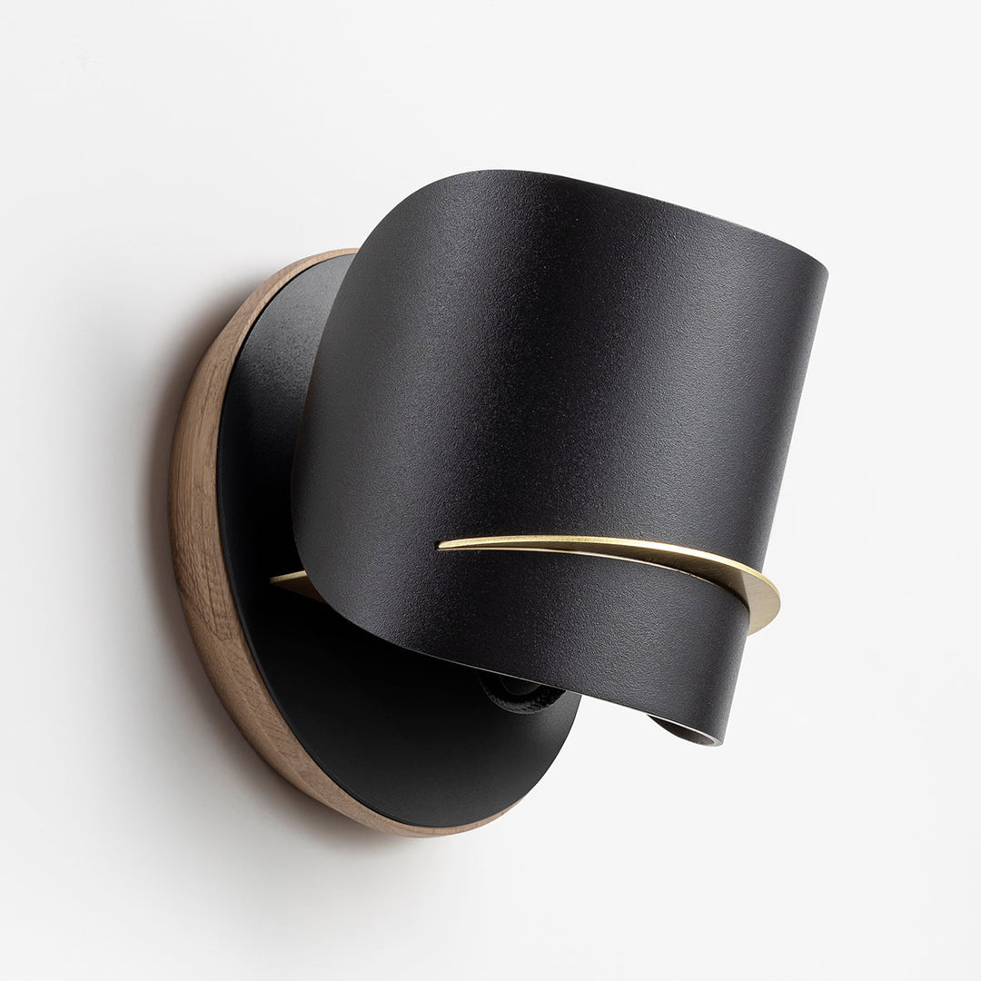 L'applique murale noire : une solution idéale pour un salon contemporain