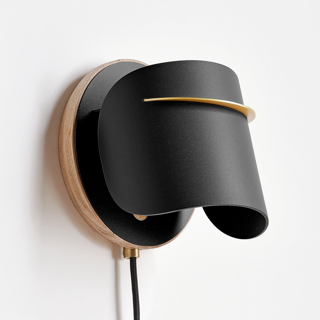 PISTIL WALL LIGHT