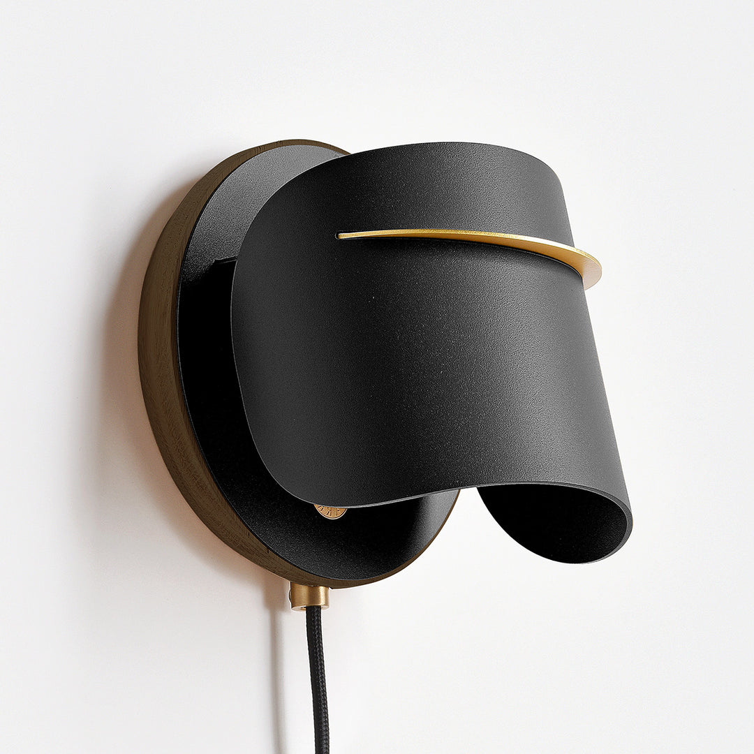 PISTIL WALL LIGHT